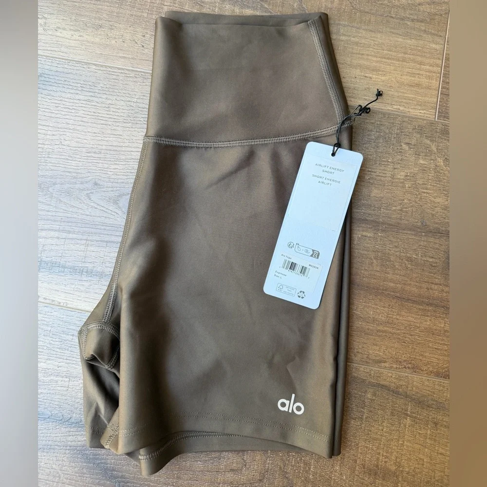ALO Yoga Airlift Energy Short in Espresso Brown - Picture 1 of 4